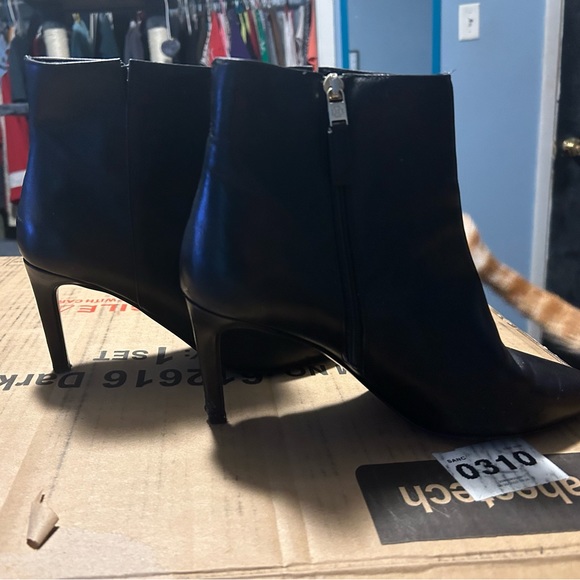 Black leather ankle boots - Picture 2 of 5